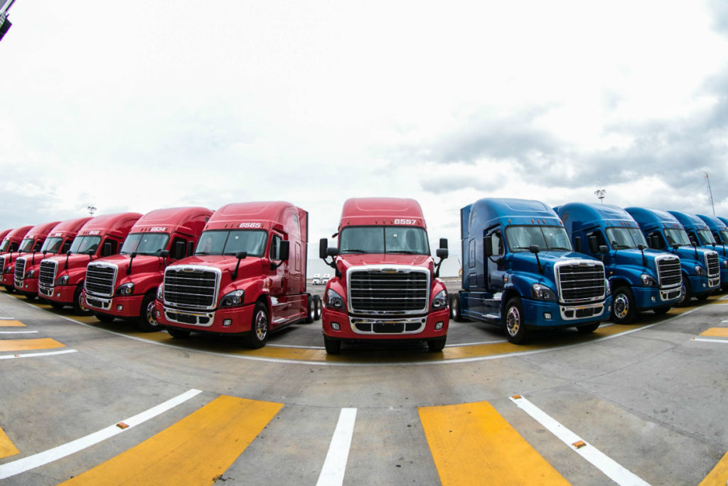 Avance de 12.5 en la comercialización de camiones pesados en octubre.